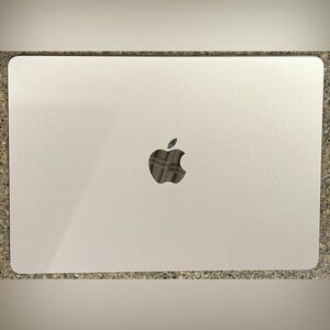 Apple MacBook Air 13” M2 (2022)